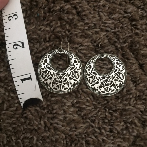 ✨free when bundled✨ Dangling Earrings - Picture 4 of 6
